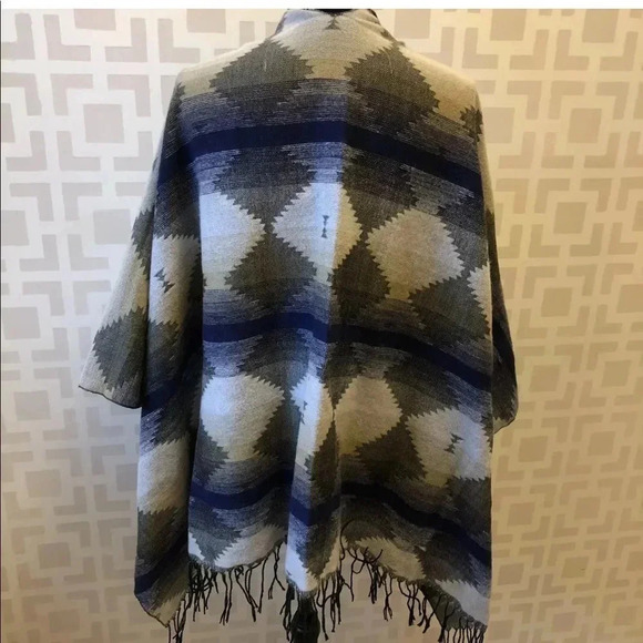 BP Aztec Tribal Wrap Shawl Blanket Scarf Top - Picture 4 of 5